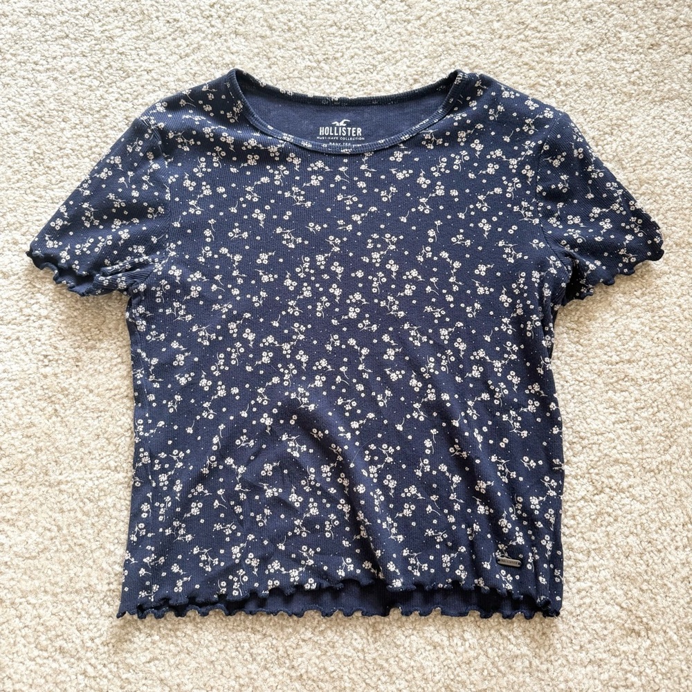 Hollister comfy navy blue floral print baby tee crop top